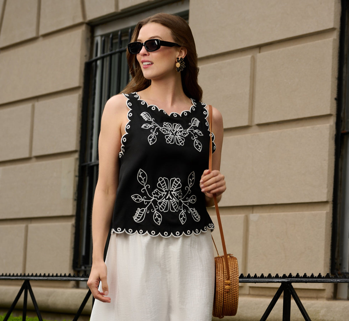 Sleeveless Cropped Floral Embroidered Top In Black Ivory
