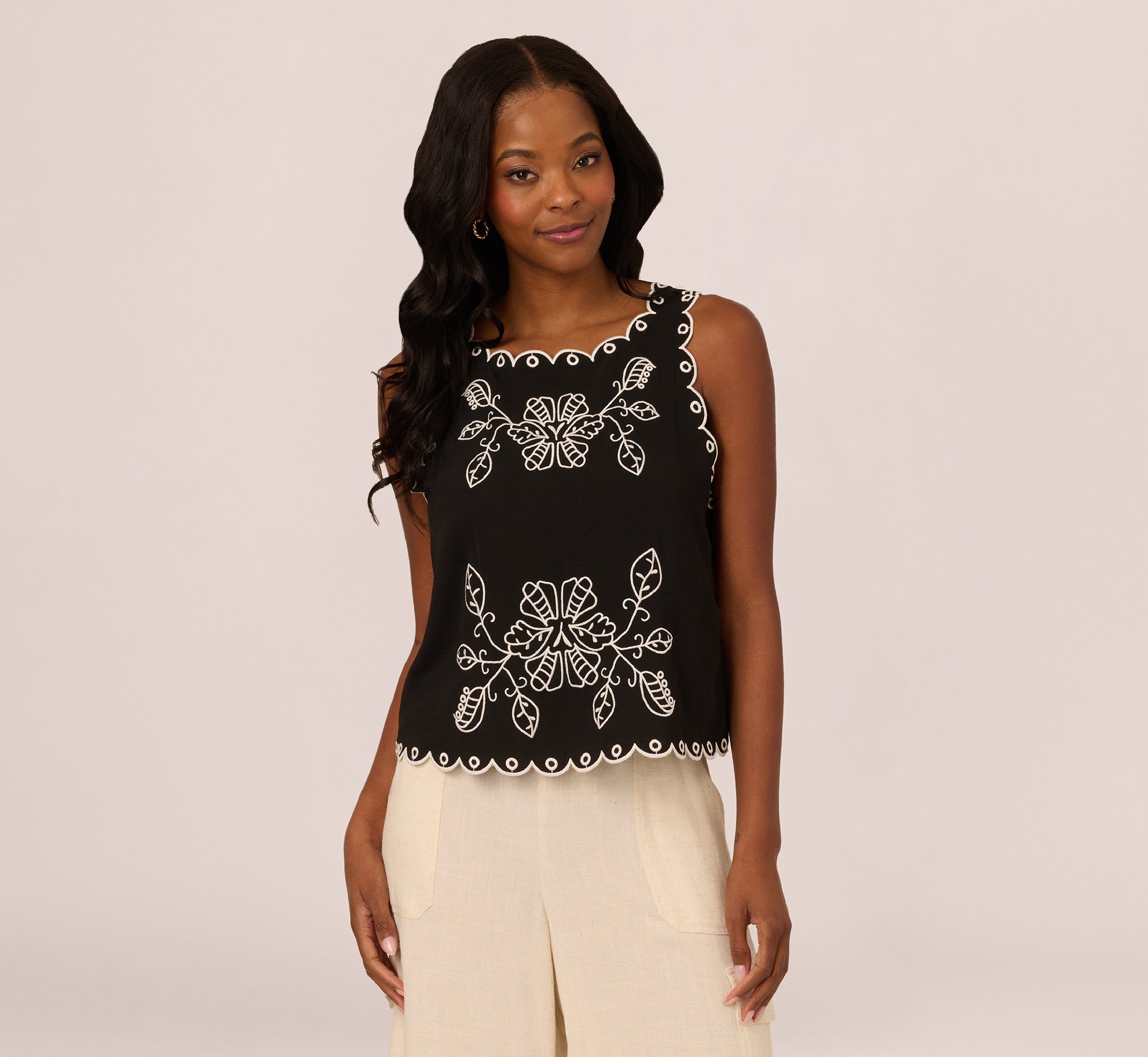 Sleeveless Cropped Floral Embroidered Top In Black Ivory