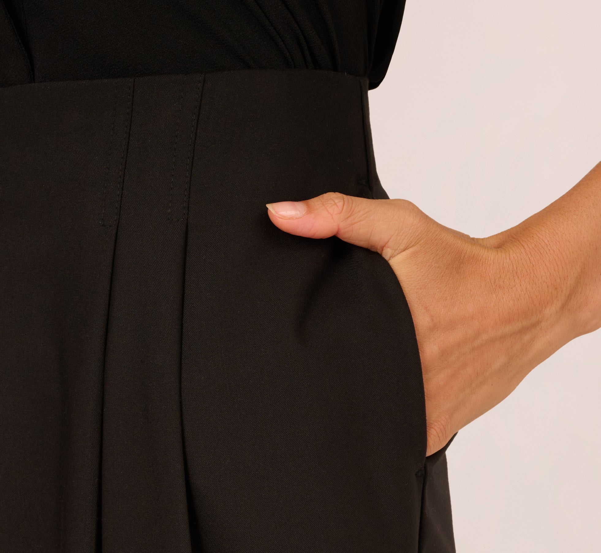 Wide Leg Pleated Trouser In Black