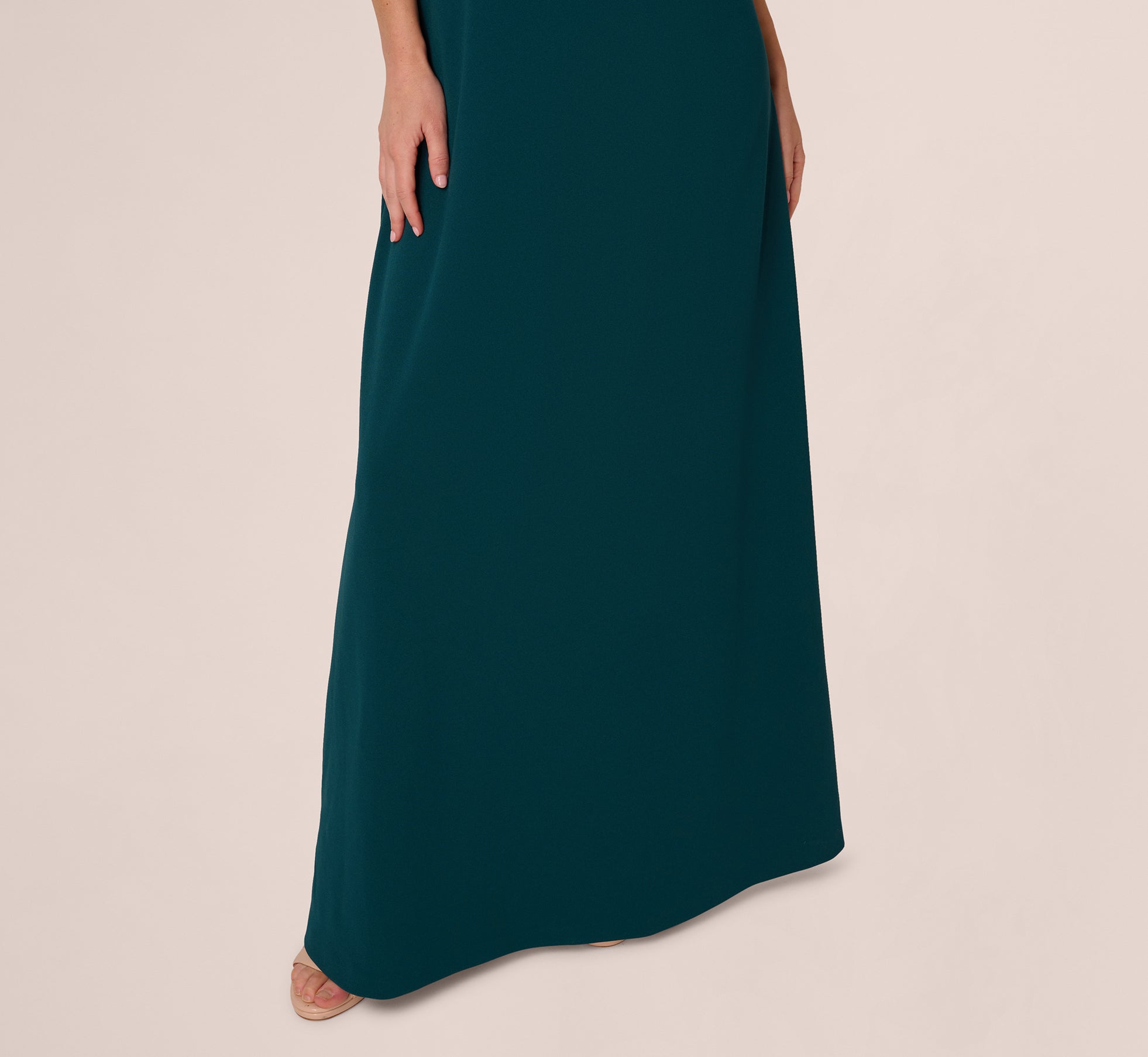 Short Sleeve Beaded Keyhole Gown In Hunter